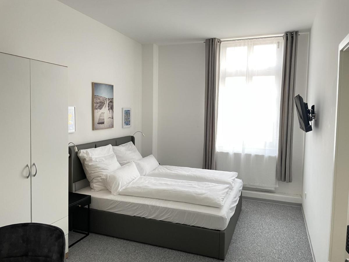 Hotel-Am-Bahnhof Stuttgart-Ditzingen Chambre photo